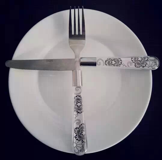 The meaning of the knife and fork in the Western food Mede Cutlery