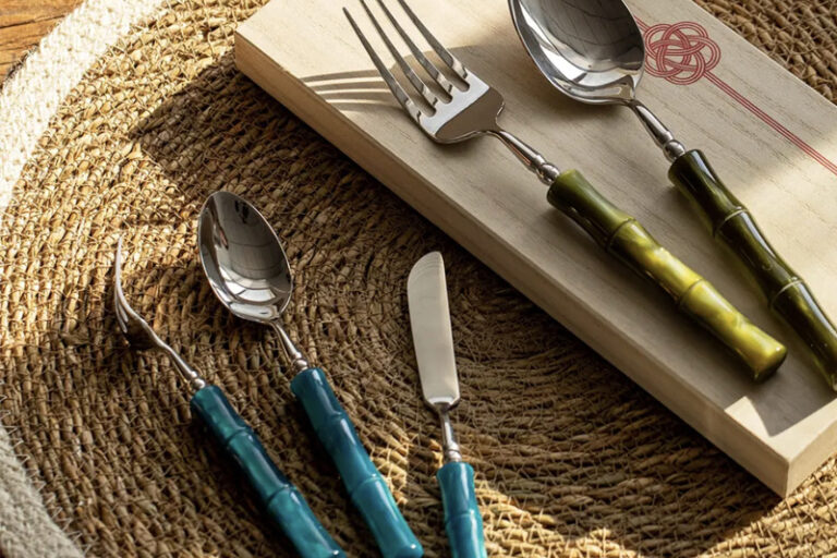 Creative Bamboo Acrylic Handle Stainless Steel Cutlery Set – 8 Piece Dining Flatware (1) 8-piece stainless steel cutlery set with bamboo-style acrylic handles