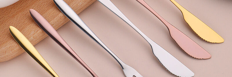 Portable stainless steel cutlery set with wooden handle for students